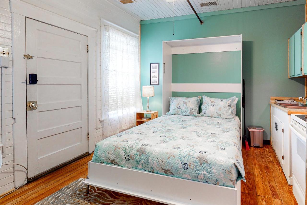 Carbo House Eleven Hotel Tybee Island Exterior photo